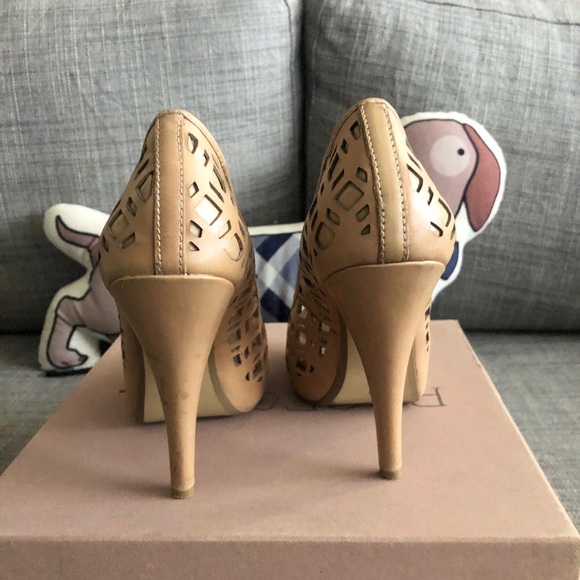 Beige sand color peep toe pumps - Picture 3 of 7